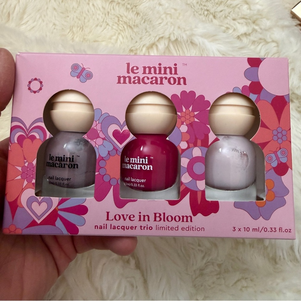 Le Mini Macaron "Love in Bloom" nail lacquer trio - Picture 5 of 5